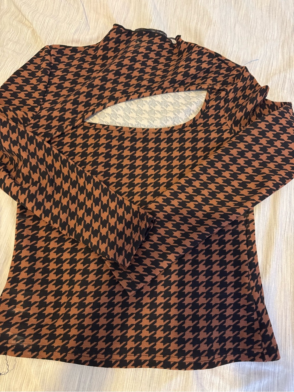 Houndstooth Cutout Long Sleeve Top - Black & Brown